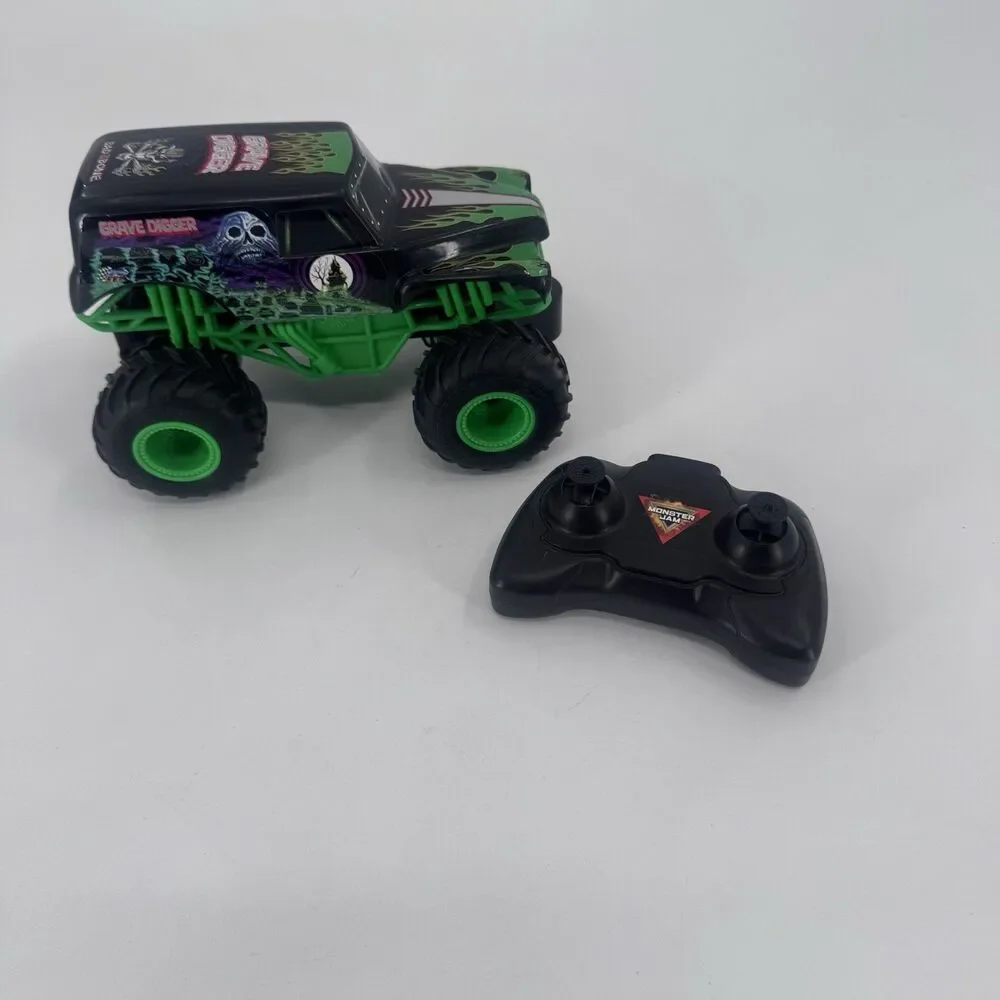 Monster Jam Grave Digger Remote Control Truck 1:10 Scale RC BKT Tires W/ Remote